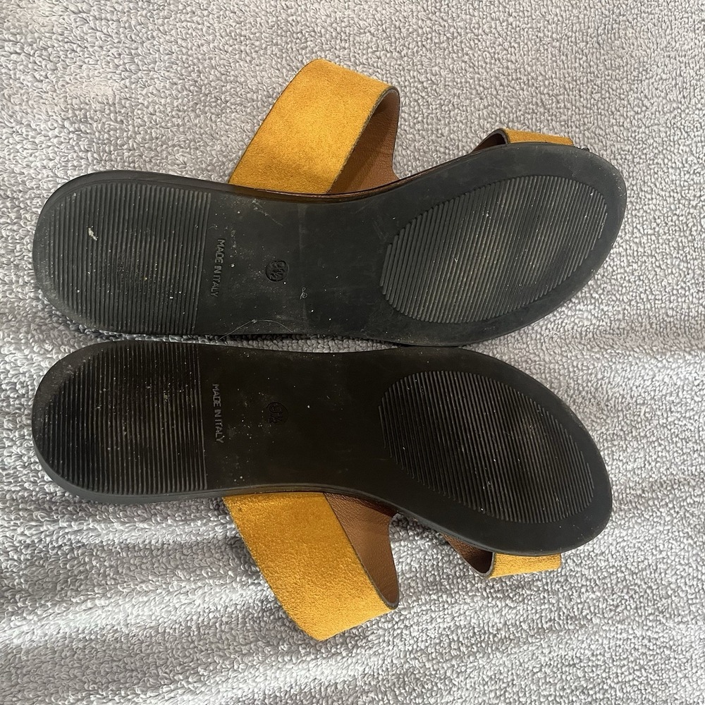 Kenneth Cole NY Women's Mustard Yellow Suede Italian Leather Toe Loop Sandal 8.5 - Picture 8 of 8
